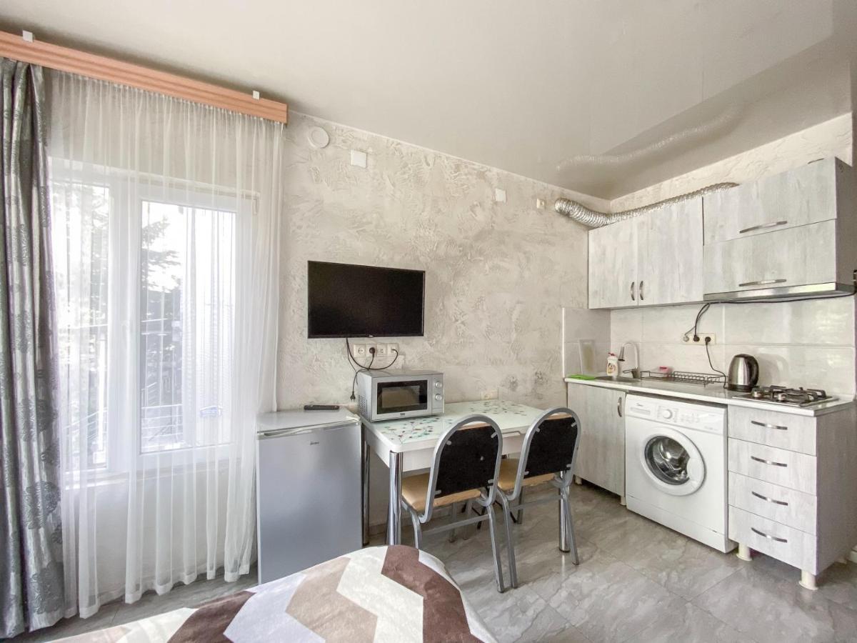 Apartment Studio Maksim Μπατούμι Εξωτερικό φωτογραφία